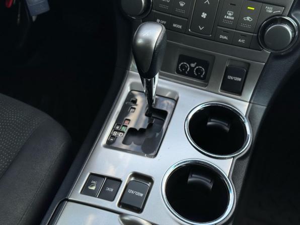 Toyota Highlander II (XU40) Рестайлинг с пробегом 2012 года, цена 1 830 000 рублей, 211785 км, внедорожник, Автокод Объявления