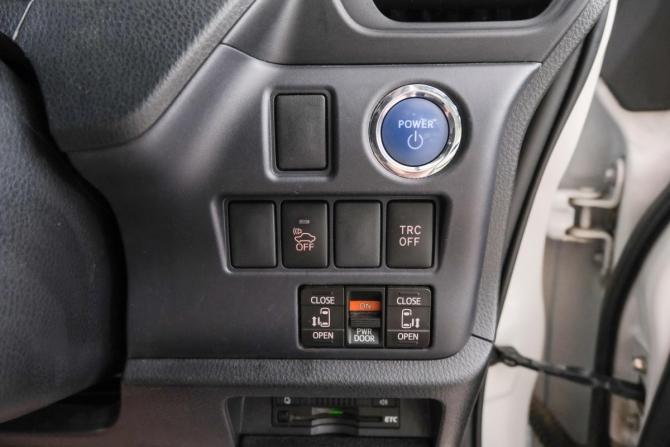 Toyota Voxy III (R80) с пробегом 2015 года, цена 1 649 000 рублей, 244000 км, минивэн, Автокод Объявления