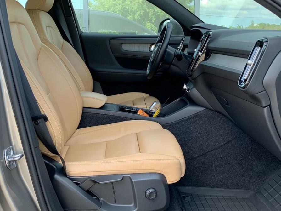 Volvo XC40 I Москва  - изображение 23