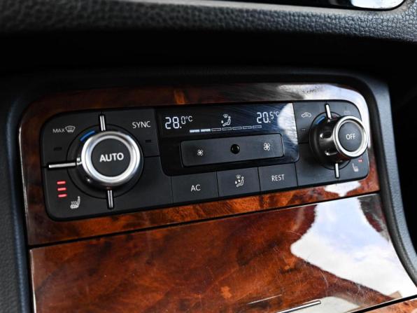 Volkswagen Touareg II с пробегом 2012 года, цена 1 598 000 рублей, 238078 км, внедорожник, Автокод Объявления