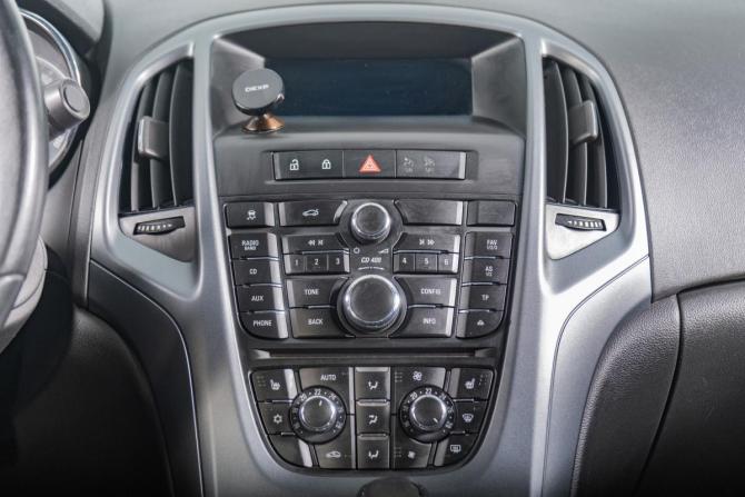 Opel Astra J Рестайлинг с пробегом 2012 года, цена 799 000 рублей, 133000 км, седан, Автокод Объявления