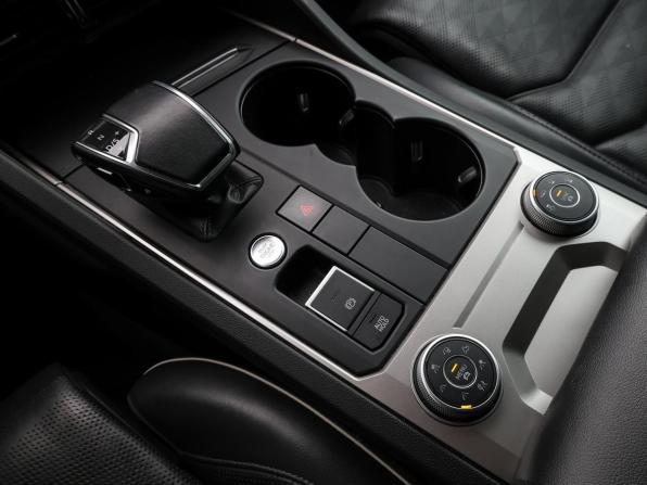 Volkswagen Touareg III с пробегом 2018 года, цена 4 798 000 рублей, 119000 км, внедорожник, Автокод Объявления