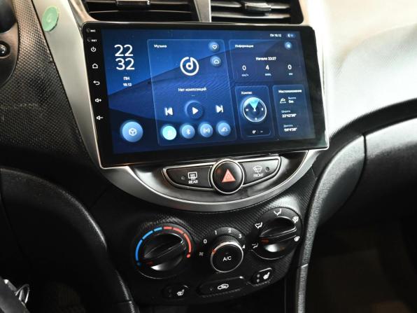 Hyundai Solaris I Рестайлинг с пробегом 2014 года, цена 970 000 рублей, 292156 км, седан, Автокод Объявления