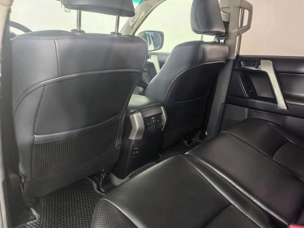 Toyota Land Cruiser Prado 150 Series Рестайлинг 1 с пробегом 2013 года, цена 2 699 000 рублей, 205910 км, внедорожник, Автокод Объявления