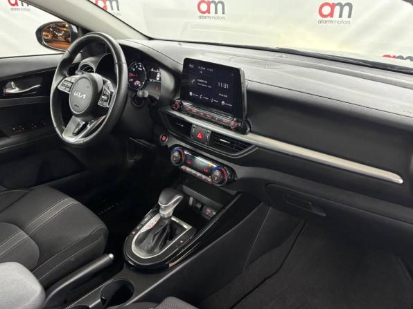 Kia Cerato IV Рестайлинг с пробегом 2022 года, цена 2 249 000 рублей, 93000 км, седан, Автокод Объявления