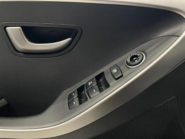 Hyundai i30 II с пробегом 2012 года, цена 899 000 рублей, 147000 км, хэтчбек, Автокод Объявления
