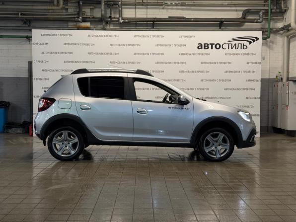 Renault Sandero II Рестайлинг с пробегом 2021 года, цена 1 099 000 рублей, 115000 км, хэтчбек, Автокод Объявления