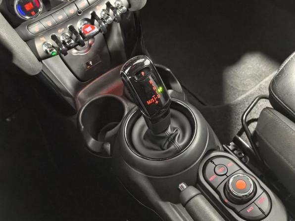 Mini Hatch III (F55/F56) Рестайлинг 2 с пробегом 2021 года, цена 3 199 700 рублей, 15841 км, хэтчбек, Автокод Объявления