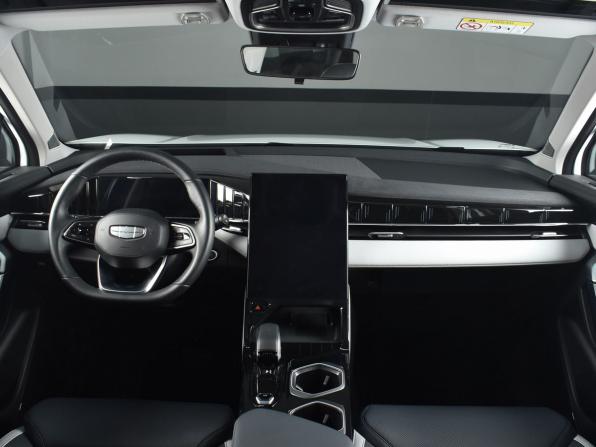 Geely Atlas II с пробегом 2023 года, цена 2 749 999 рублей, 5428 км, внедорожник, Автокод Объявления