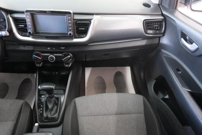 Kia Stonic I с пробегом 2019 года, цена 1 729 000 рублей, 89000 км, внедорожник, Автокод Объявления