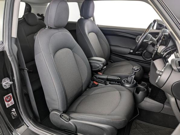 Mini Hatch III (F55/F56) с пробегом 2016 года, цена 1 518 000 рублей, 87427 км, хэтчбек, Автокод Объявления