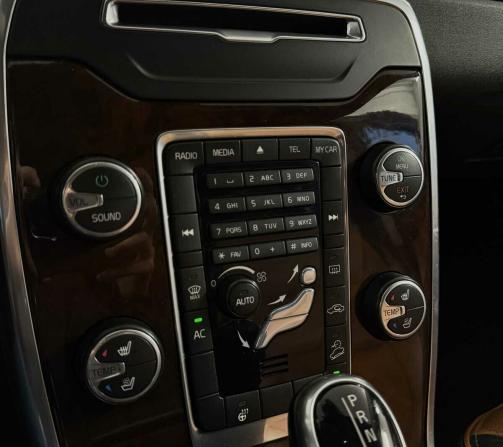 Volvo XC70 II Рестайлинг с пробегом 2013 года, цена 1 655 000 рублей, 267895 км, универсал, Автокод Объявления