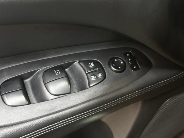 Nissan Pathfinder IV с пробегом 2015 года, цена 1 990 000 рублей, 136963 км, внедорожник, Автокод Объявления