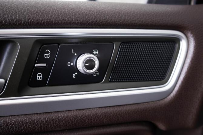 Volkswagen Touareg II Рестайлинг с пробегом 2015 года, цена 3 200 000 рублей, 144000 км, внедорожник, Автокод Объявления