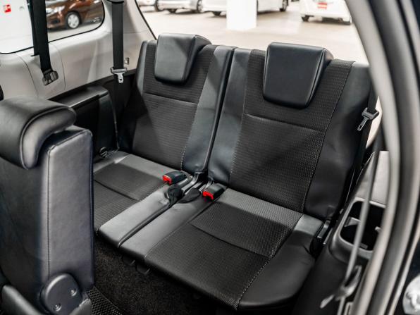 Toyota Wish II Рестайлинг с пробегом 2013 года, цена 1 500 000 рублей, 130060 км, минивэн, Автокод Объявления