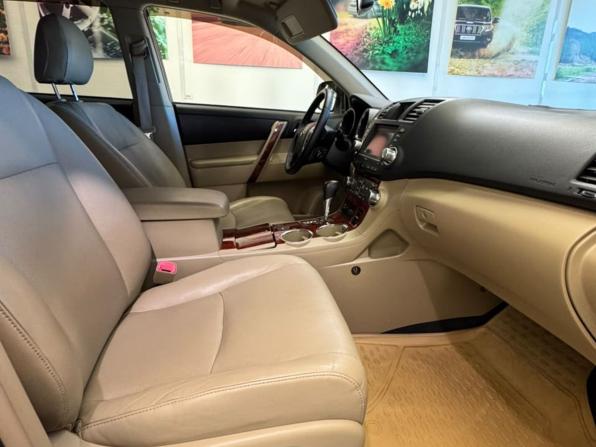 Toyota Highlander II (XU40) Рестайлинг с пробегом 2012 года, цена 2 390 000 рублей, 196797 км, внедорожник, Автокод Объявления