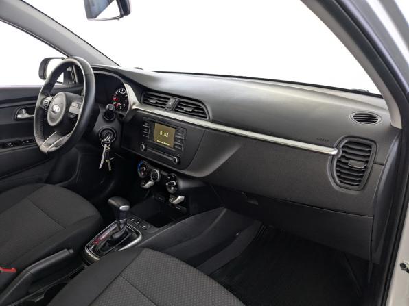Kia Rio IV Рестайлинг с пробегом 2021 года, цена 1 665 000 рублей, 49961 км, седан, Автокод Объявления