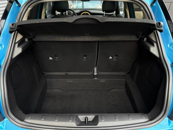 Mini Hatch III (F55/F56) с пробегом 2017 года, цена 1 490 000 рублей, 54042 км, хэтчбек, Автокод Объявления