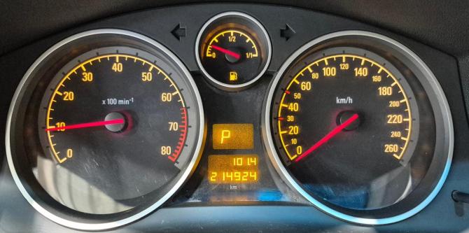 Opel Astra H Рестайлинг с пробегом 2012 года, цена 600 000 рублей, 215000 км, универсал, Автокод Объявления