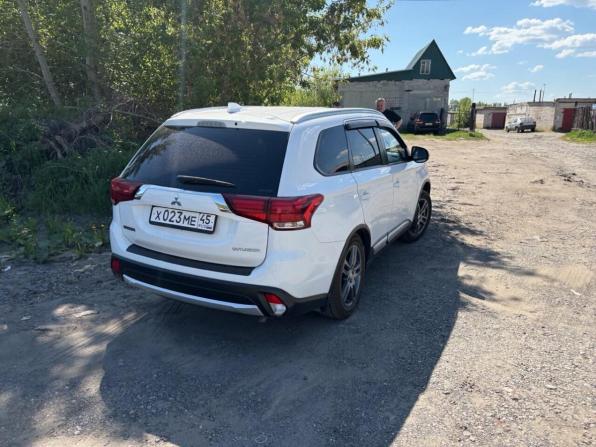 Mitsubishi Outlander III Рестайлинг 2 с пробегом 2018 года, цена 2 150 000 рублей, 143000 км, внедорожник, Автокод Объявления