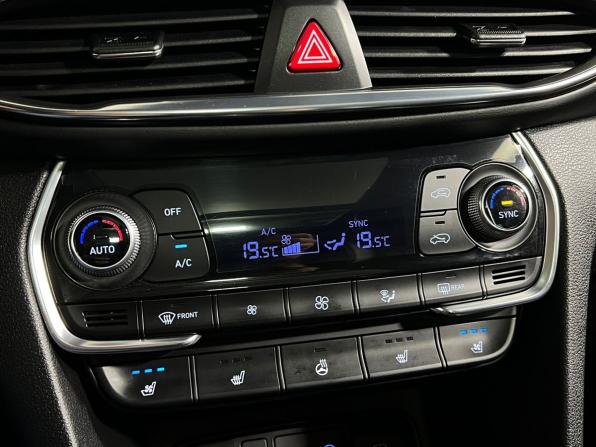 Hyundai Santa Fe IV с пробегом 2018 года, цена 2 597 000 рублей, 175784 км, внедорожник, Автокод Объявления
