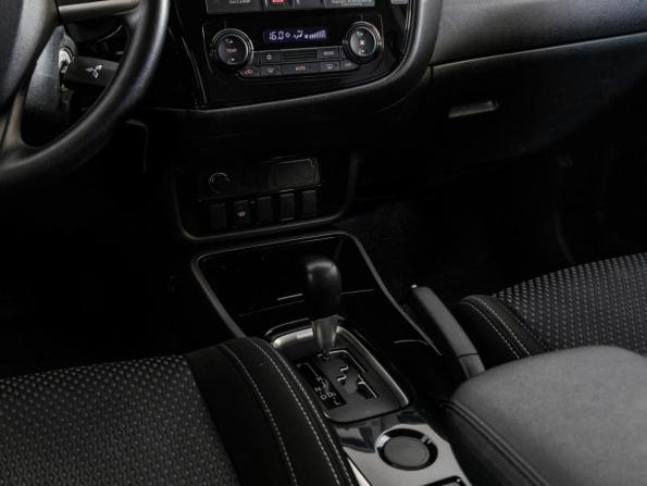 Mitsubishi Outlander III Рестайлинг 2 с пробегом 2017 года, цена 1 499 000 рублей, 177346 км, внедорожник, Автокод Объявления