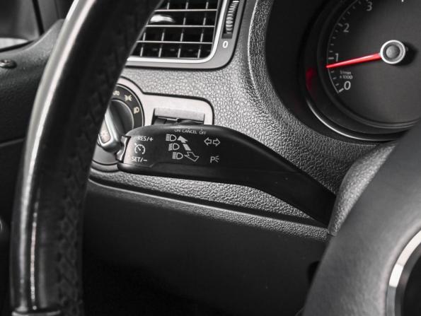 Volkswagen Polo V Рестайлинг с пробегом 2017 года, цена 1 348 000 рублей, 99909 км, седан, Автокод Объявления