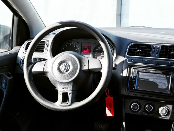 Volkswagen Polo V с пробегом 2011 года, цена 659 000 рублей, 215000 км, седан, Автокод Объявления