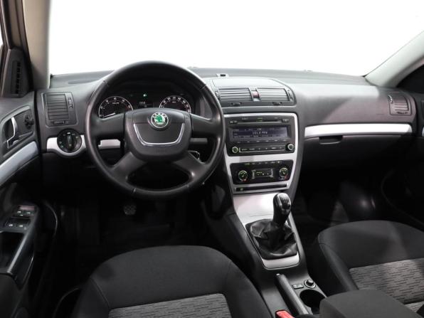 Skoda Octavia II (A5) Рестайлинг с пробегом 2011 года, цена 929 000 рублей, 132036 км, лифтбек, Автокод Объявления