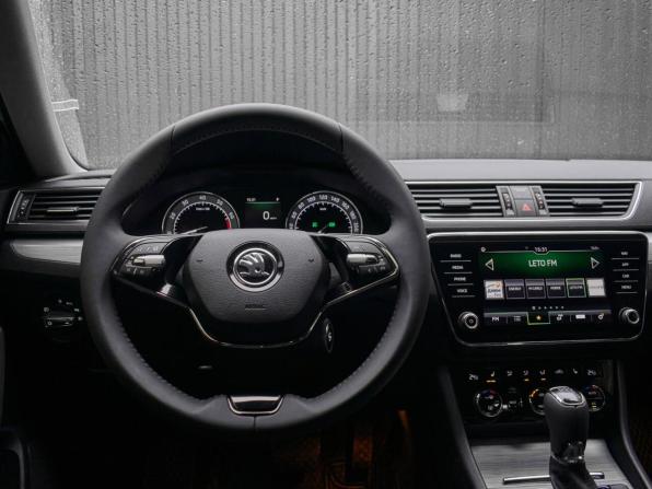Skoda Superb III Рестайлинг с пробегом 2021 года, цена 2 570 000 рублей, 96113 км, лифтбек, Автокод Объявления
