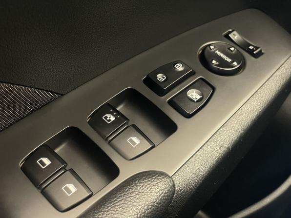Hyundai Solaris II с пробегом 2017 года, цена 1 297 000 рублей, 94388 км, седан, Автокод Объявления