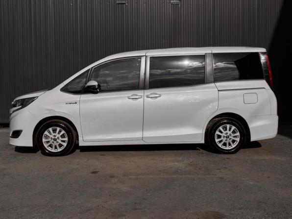Toyota Noah III (R80) Рестайлинг с пробегом 2018 года, цена 2 370 000 рублей, 126503 км, минивэн, Автокод Объявления