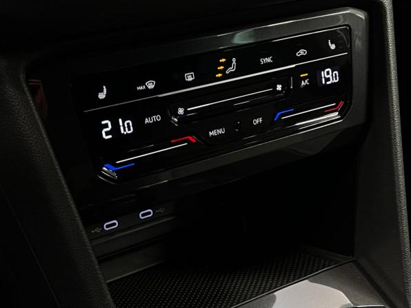 Volkswagen Tiguan II Рестайлинг с пробегом 2021 года, цена 3 747 000 рублей, 46639 км, внедорожник, Автокод Объявления