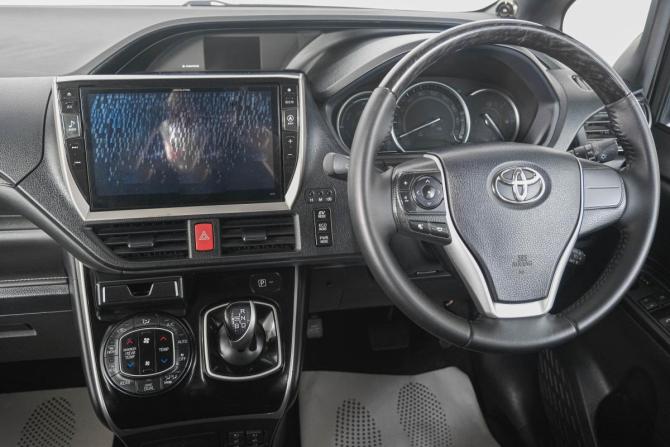Toyota Esquire I с пробегом 2015 года, цена 1 919 000 рублей, 193000 км, минивэн, Автокод Объявления