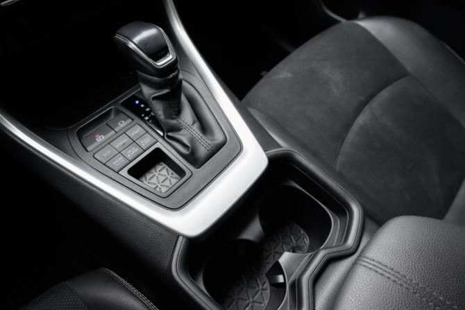Toyota RAV4 V (XA50) с пробегом 2021 года, цена 3 635 000 рублей, 79982 км, внедорожник, Автокод Объявления