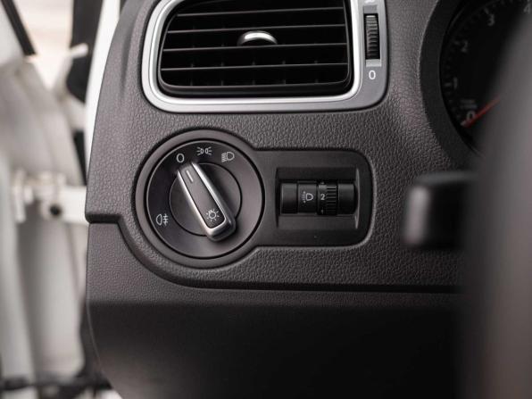 Volkswagen Polo V Рестайлинг с пробегом 2016 года, цена 740 000 рублей, 327639 км, седан, Автокод Объявления