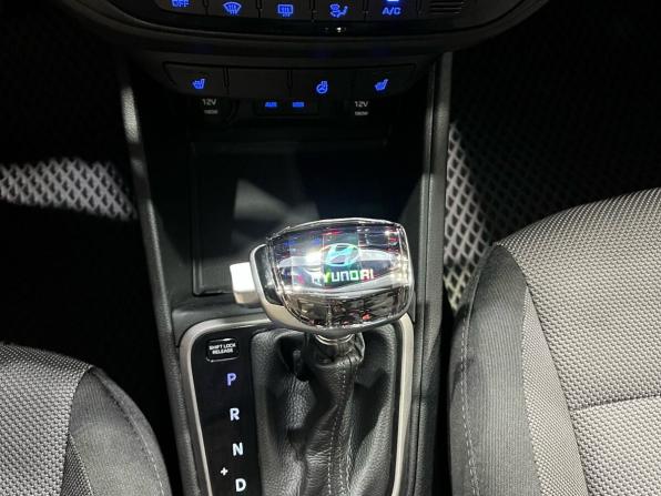 Hyundai Solaris II с пробегом 2018 года, цена 1 250 000 рублей, 122000 км, седан, Автокод Объявления