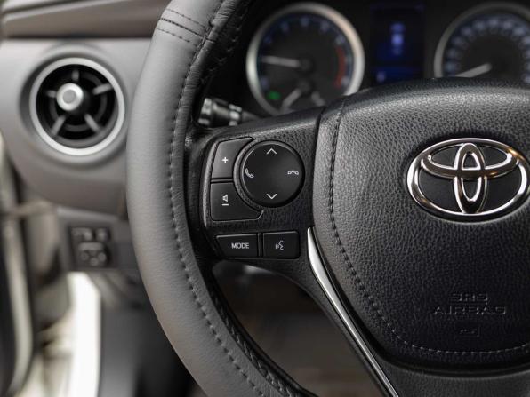 Toyota Corolla XI (E160 E170 E180) Рестайлинг 1 с пробегом 2018 года, цена 1 590 000 рублей, 83358 км, седан, Автокод Объявления