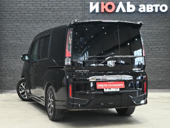Honda Stepwgn V Рестайлинг с пробегом 2018 года, цена 2 150 000 рублей, 104900 км, минивэн, Автокод Объявления