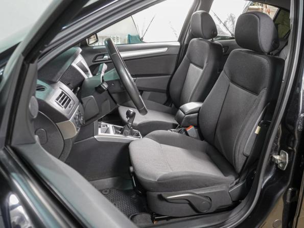 Opel Astra H Рестайлинг с пробегом 2013 года, цена 699 000 рублей, 132635 км, седан, Автокод Объявления