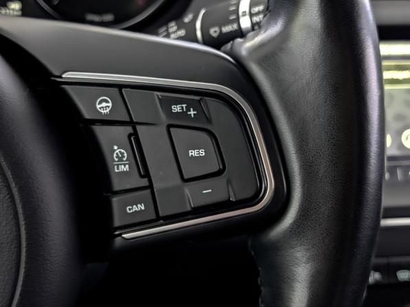 Jaguar E-Pace I с пробегом 2018 года, цена 2 795 000 рублей, 90110 км, внедорожник, Автокод Объявления