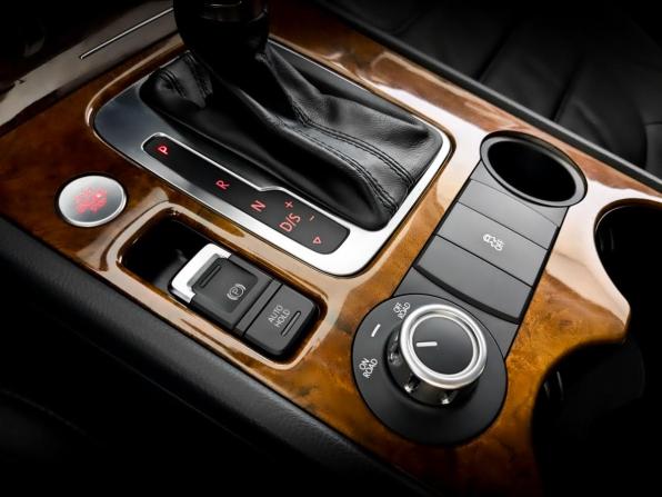 Volkswagen Touareg II с пробегом 2013 года, цена 1 952 500 рублей, 177393 км, внедорожник, Автокод Объявления