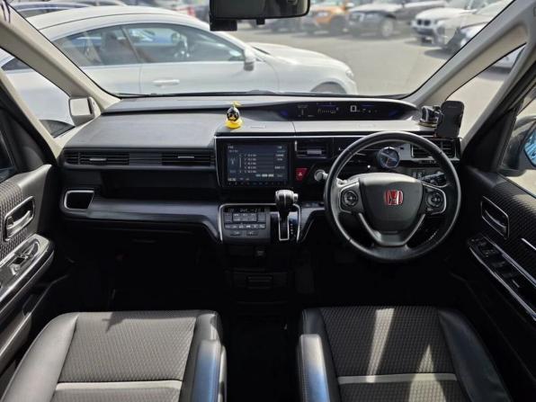 Honda Stepwgn V с пробегом 2015 года, цена 1 999 000 рублей, 108245 км, минивэн, Автокод Объявления