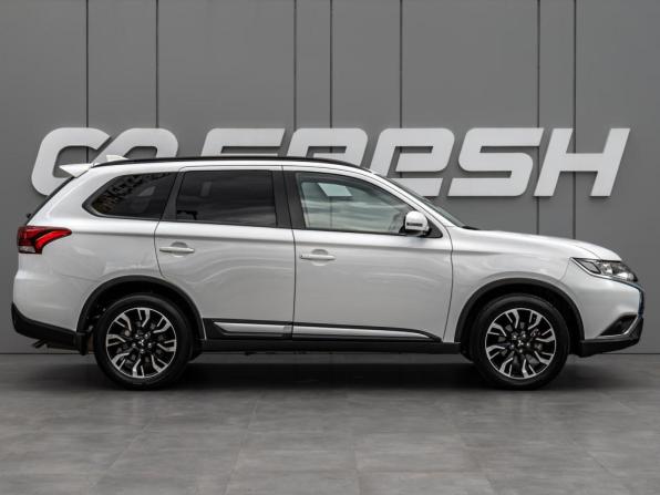 Mitsubishi Outlander III Рестайлинг 3 с пробегом 2021 года, цена 2 665 000 рублей, 60589 км, внедорожник, Автокод Объявления