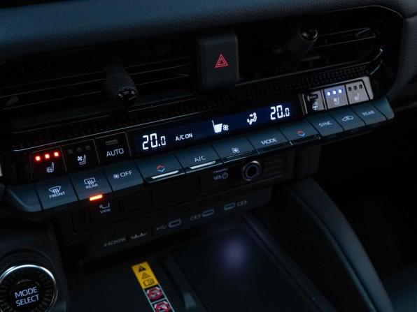 Toyota Land Cruiser Prado 250 Series с пробегом 2024 года, цена 9 748 055 рублей, 18590 км, внедорожник, Автокод Объявления