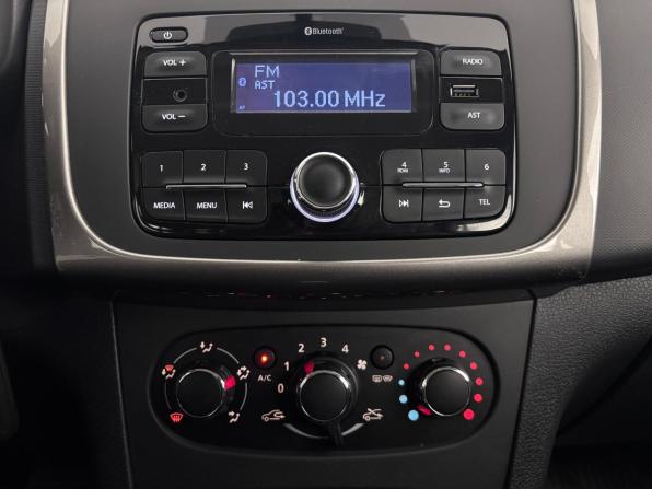 Renault Logan II Рестайлинг с пробегом 2022 года, цена 1 390 000 рублей, 43555 км, седан, Автокод Объявления