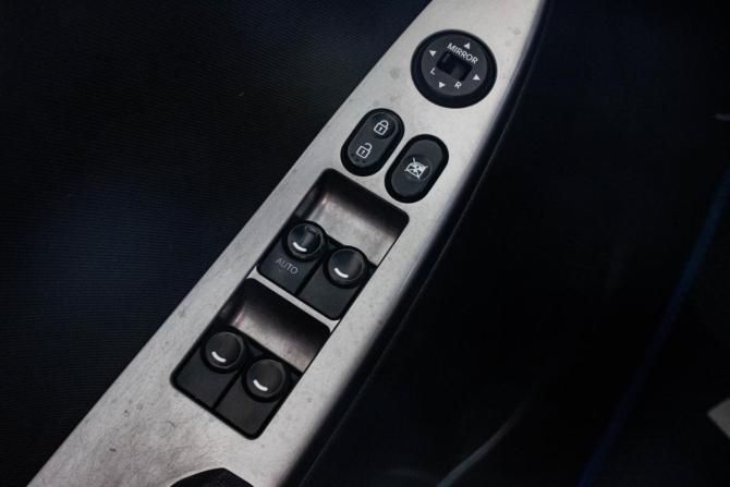Hyundai Solaris I Рестайлинг с пробегом 2015 года, цена 999 000 рублей, 205368 км, хэтчбек, Автокод Объявления