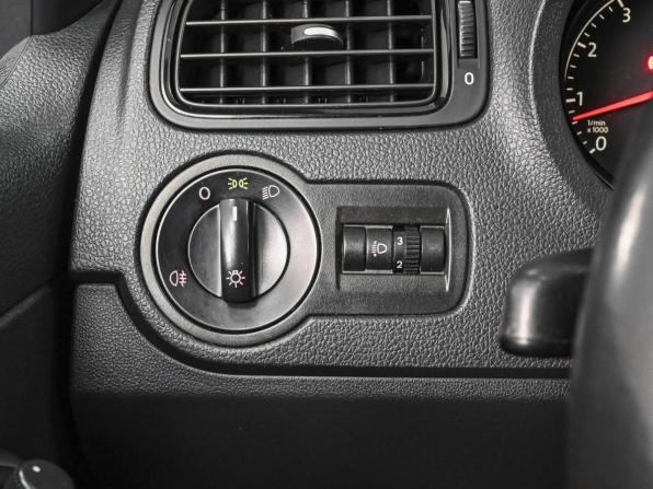 Volkswagen Polo V Рестайлинг с пробегом 2018 года, цена 1 149 000 рублей, 210687 км, седан, Автокод Объявления