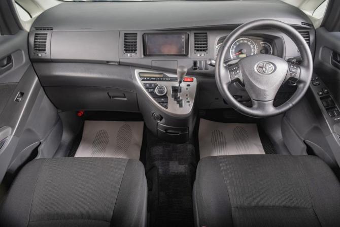 Toyota ISis I Рестайлинг с пробегом 2011 года, цена 1 449 000 рублей, 77300 км, компактвэн, Автокод Объявления