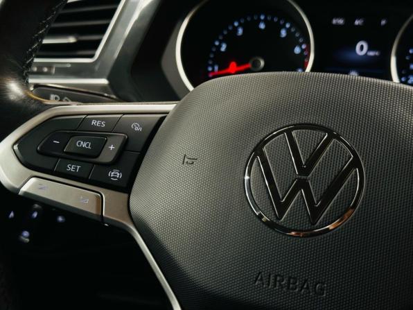 Volkswagen Tiguan II Рестайлинг с пробегом 2021 года, цена 3 149 000 рублей, 83480 км, внедорожник, Автокод Объявления